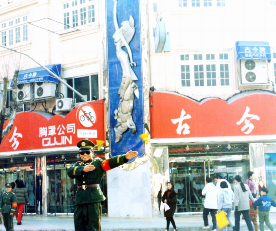 [讨论]晚上有哪位MM一起吃饭么?