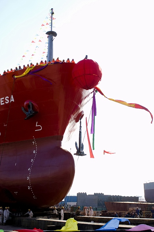 [原创]07.8.18明德重工首条化学船下水