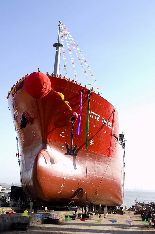 [原创]07.8.18明德重工首条化学船下水