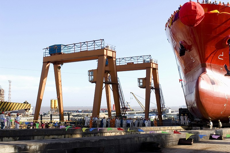 [原创]07.8.18明德重工首条化学船下水