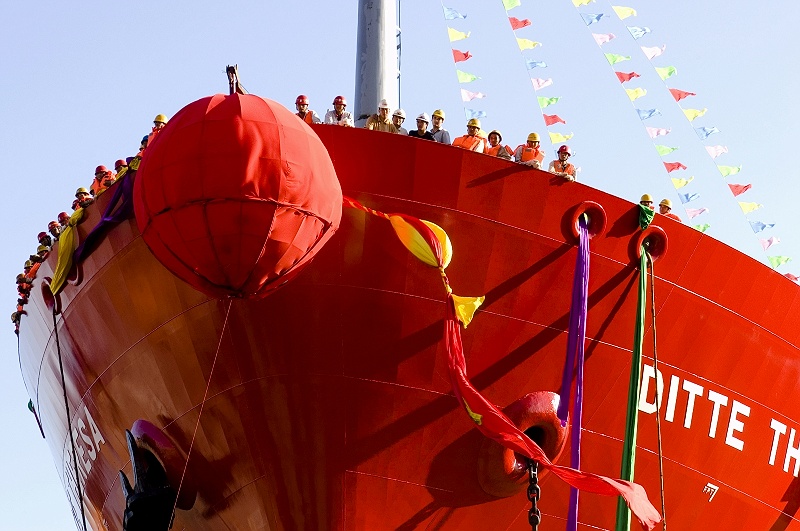 [原创]07.8.18明德重工首条化学船下水