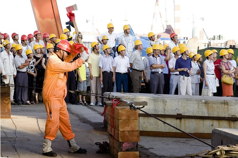 [原创]07.8.18明德重工首条化学船下水