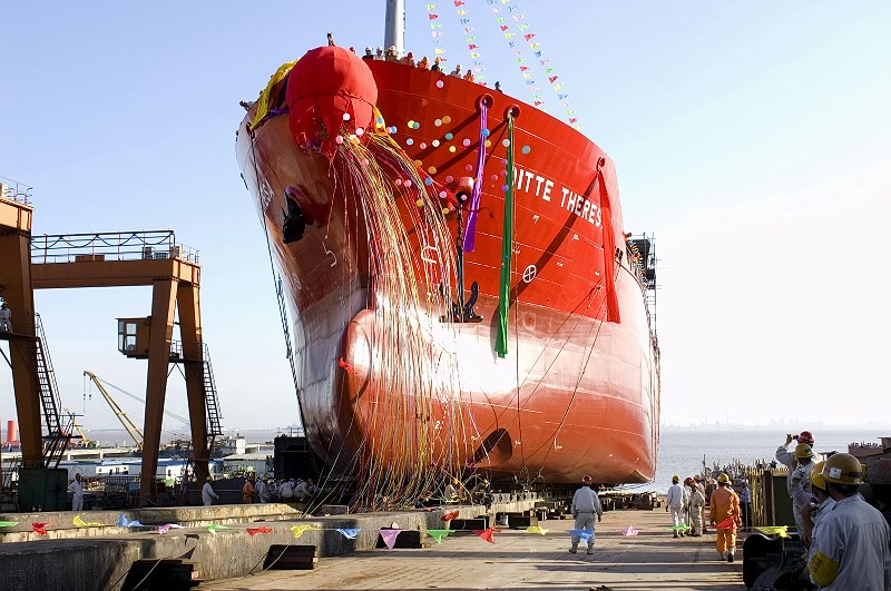 [原创]07.8.18明德重工首条化学船下水