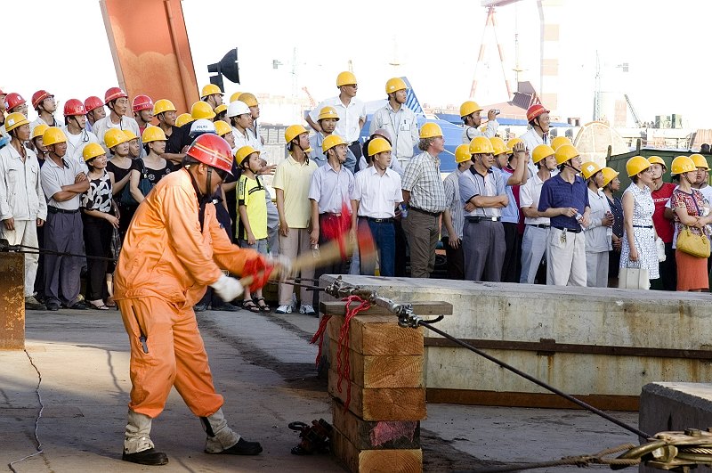 [原创]07.8.18明德重工首条化学船下水