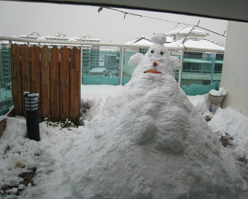早上在阳台弄了个雪人