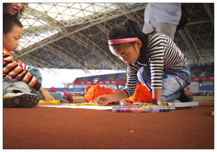 《广阔天地小画家》