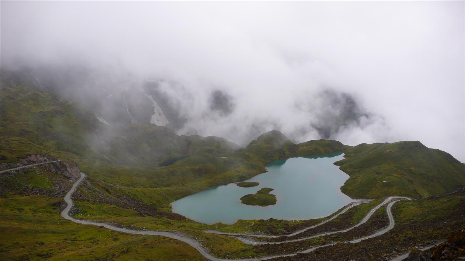 [原创]穿越西藏自驾游路途报导中--已更新翻越新疆界山大坂照片!~
