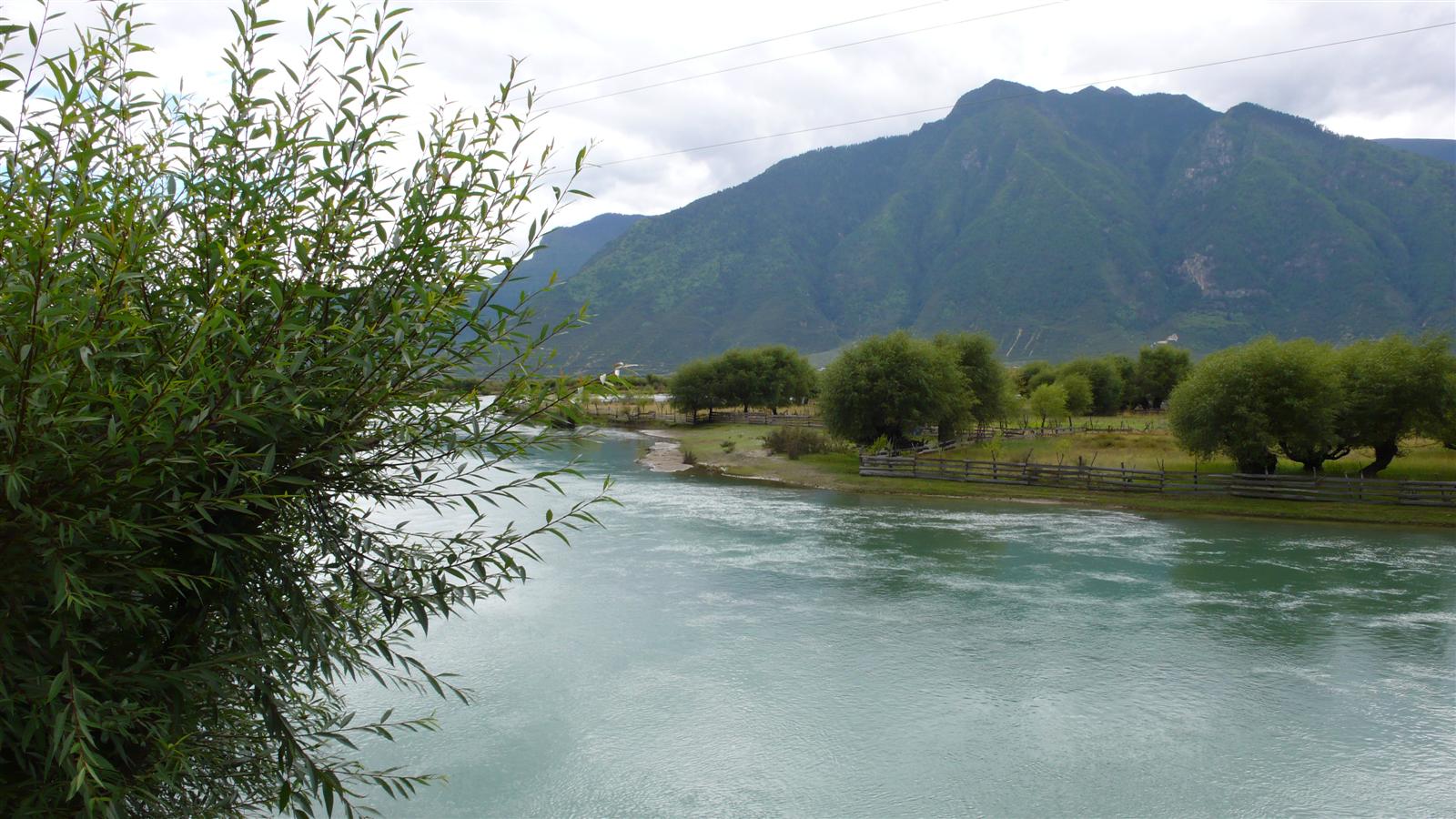 [原创]穿越西藏自驾游路途报导中--已更新翻越新疆界山大坂照片!~