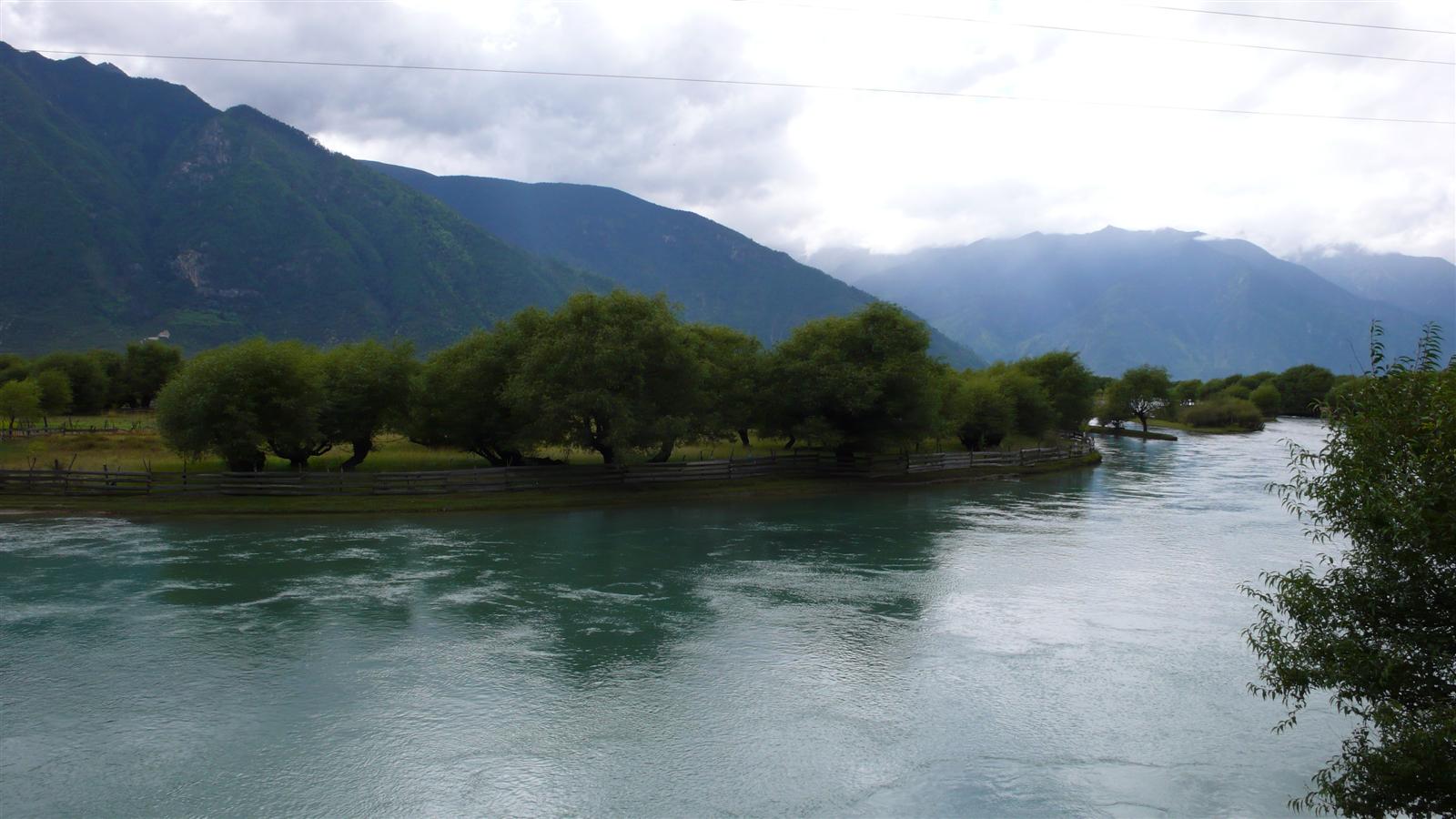 [原创]穿越西藏自驾游路途报导中--已更新翻越新疆界山大坂照片!~
