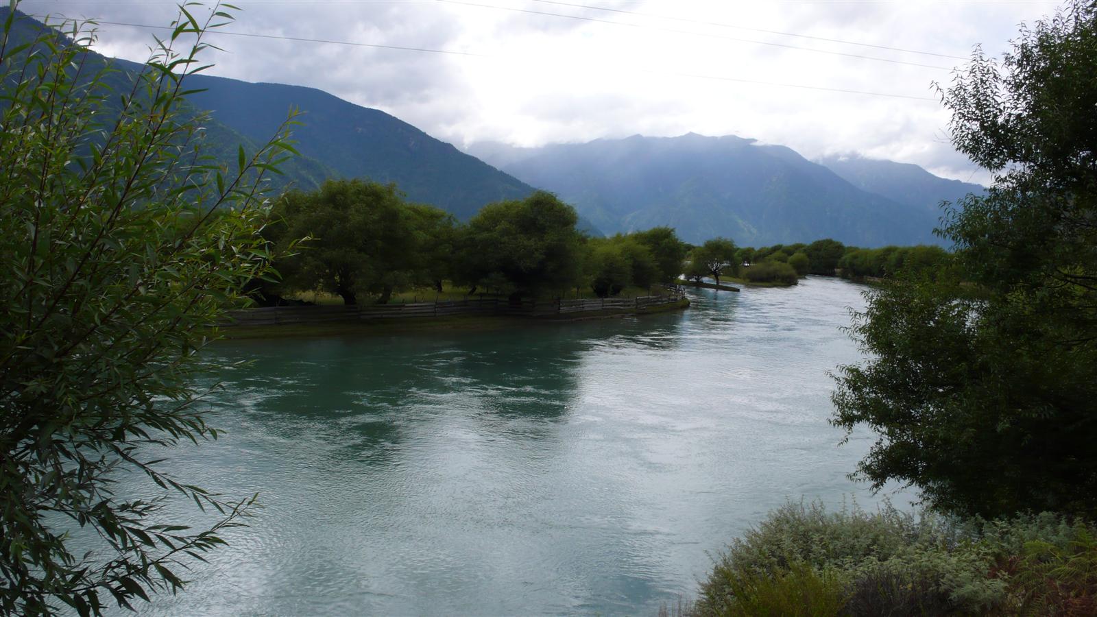 [原创]穿越西藏自驾游路途报导中--已更新翻越新疆界山大坂照片!~