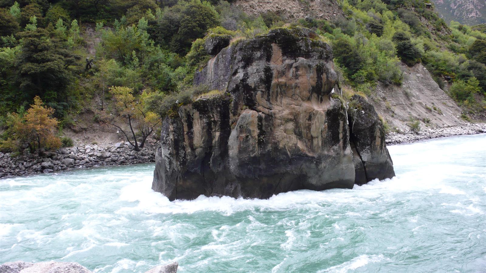 [原创]穿越西藏自驾游路途报导中--已更新翻越新疆界山大坂照片!~