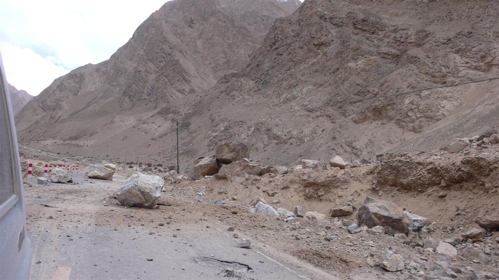 [原创]穿越西藏自驾游路途报导中--已更新翻越新疆界山大坂照片!~