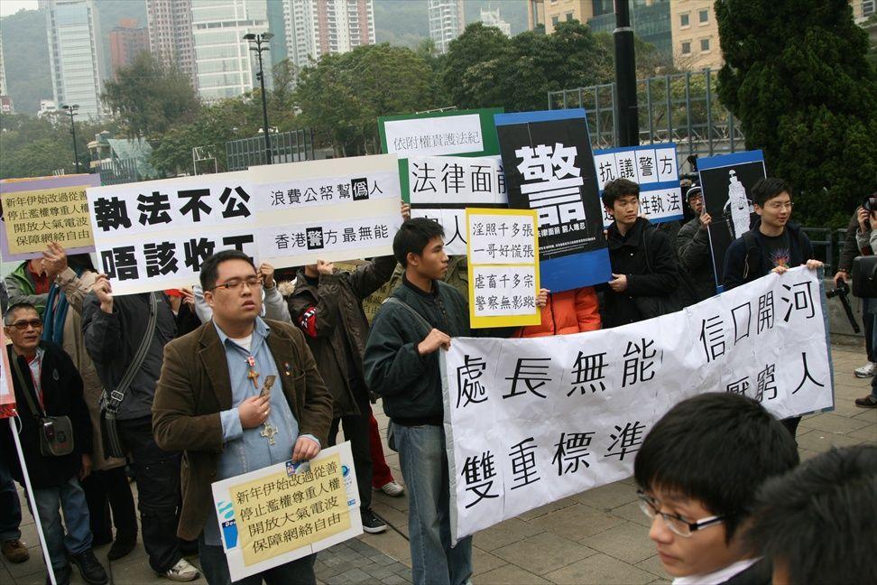 『实况转播』不满“港警”处理问题大小眼，上街半日游。。