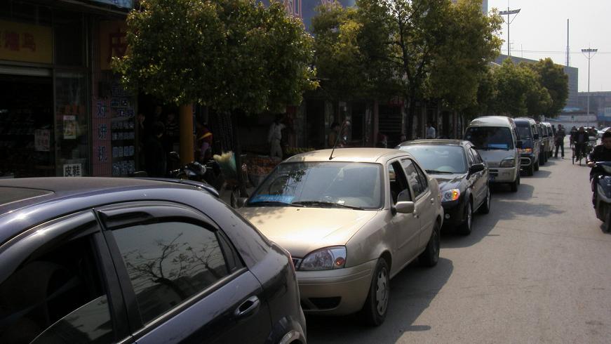 昨天南通业余无线电爱好者和交巡警联合举办交通道路秩序整治宣传活动