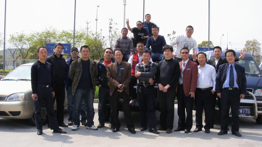 昨天南通业余无线电爱好者和交巡警联合举办交通道路秩序整治宣传活动