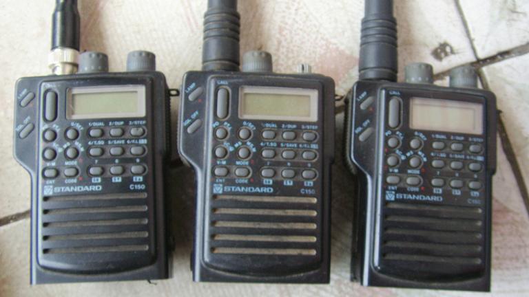 旅游旺季即将来临.本公司专业出租3-80公里的对讲机.有图