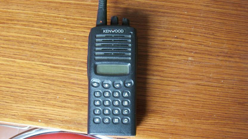 旅游旺季即将来临.本公司专业出租3-80公里的对讲机.有图