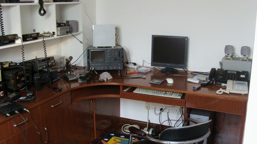 旅游旺季即将来临.本公司专业出租3-80公里的对讲机.有图