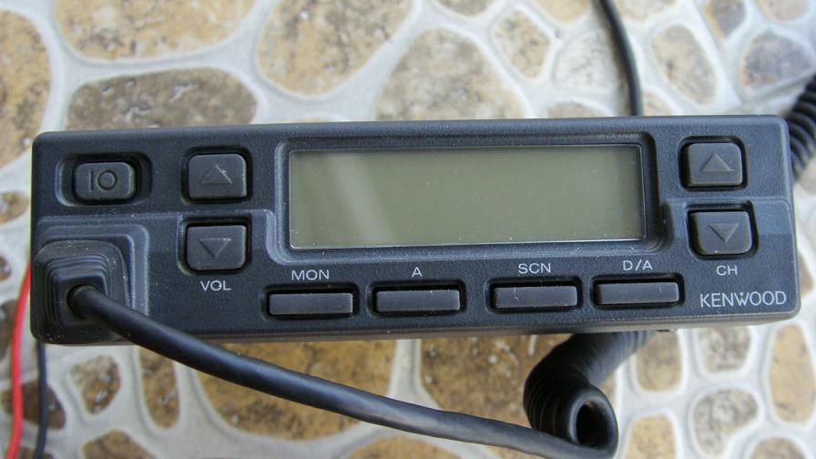 旅游旺季即将来临.本公司专业出租3-80公里的对讲机.有图