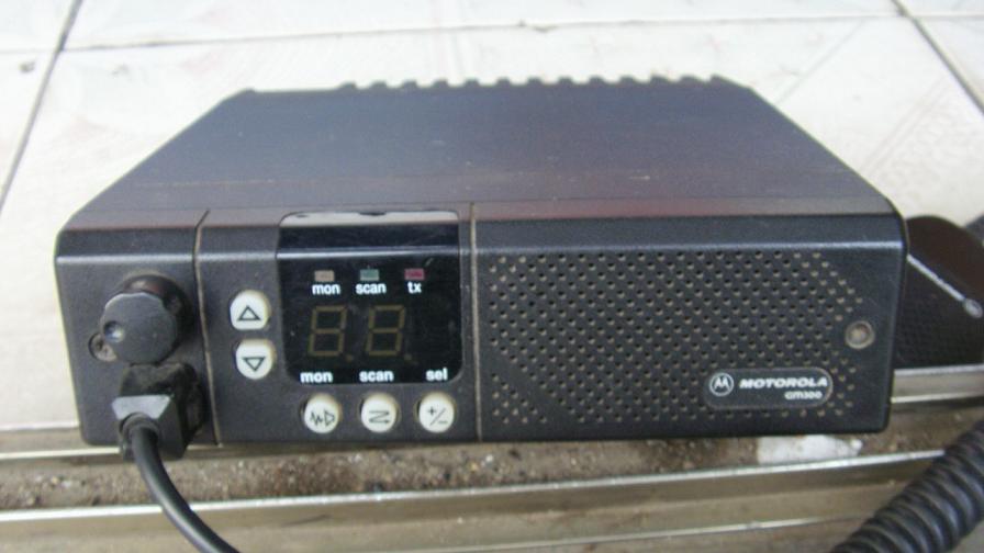 旅游旺季即将来临.本公司专业出租3-80公里的对讲机.有图