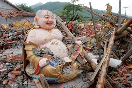 面对地震最想得开的就是他了