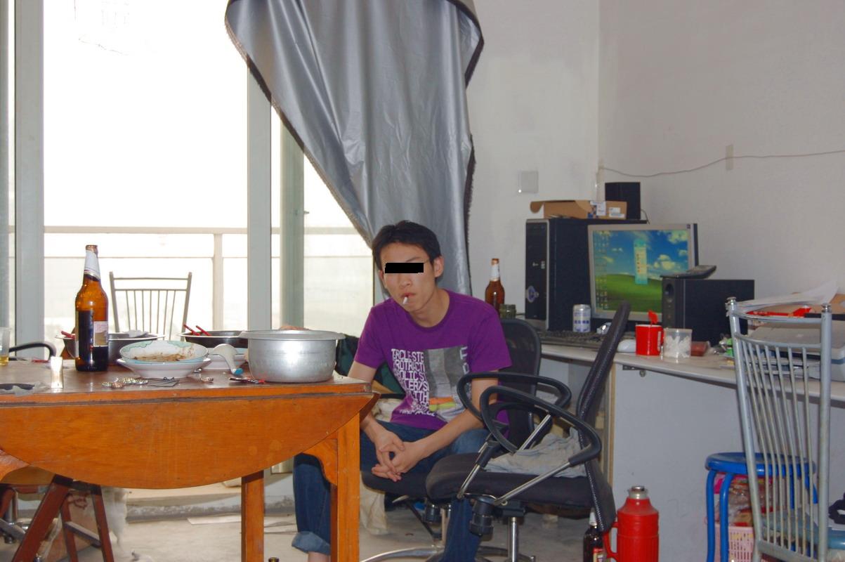 我这里下大雾了,阳台上什么都看不到了