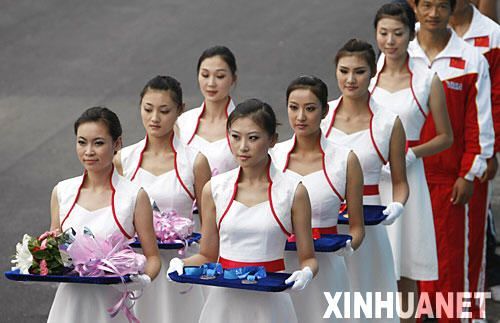 奥运会礼仪小姐训练中