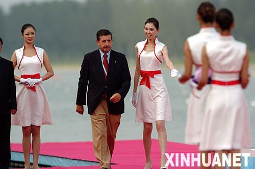 奥运会礼仪小姐训练中