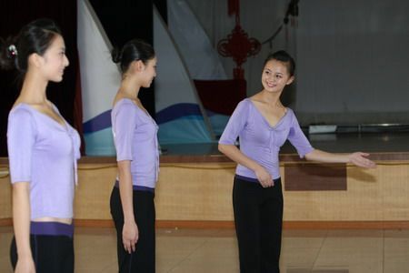 奥运会礼仪小姐训练中