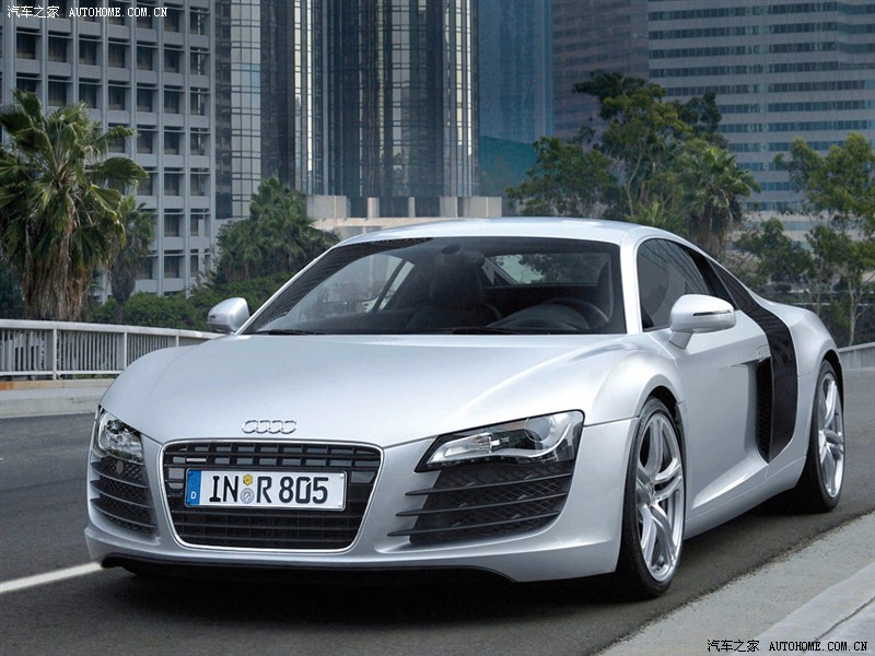 钢铁侠中的名贵跑车奥迪R8闪亮登场