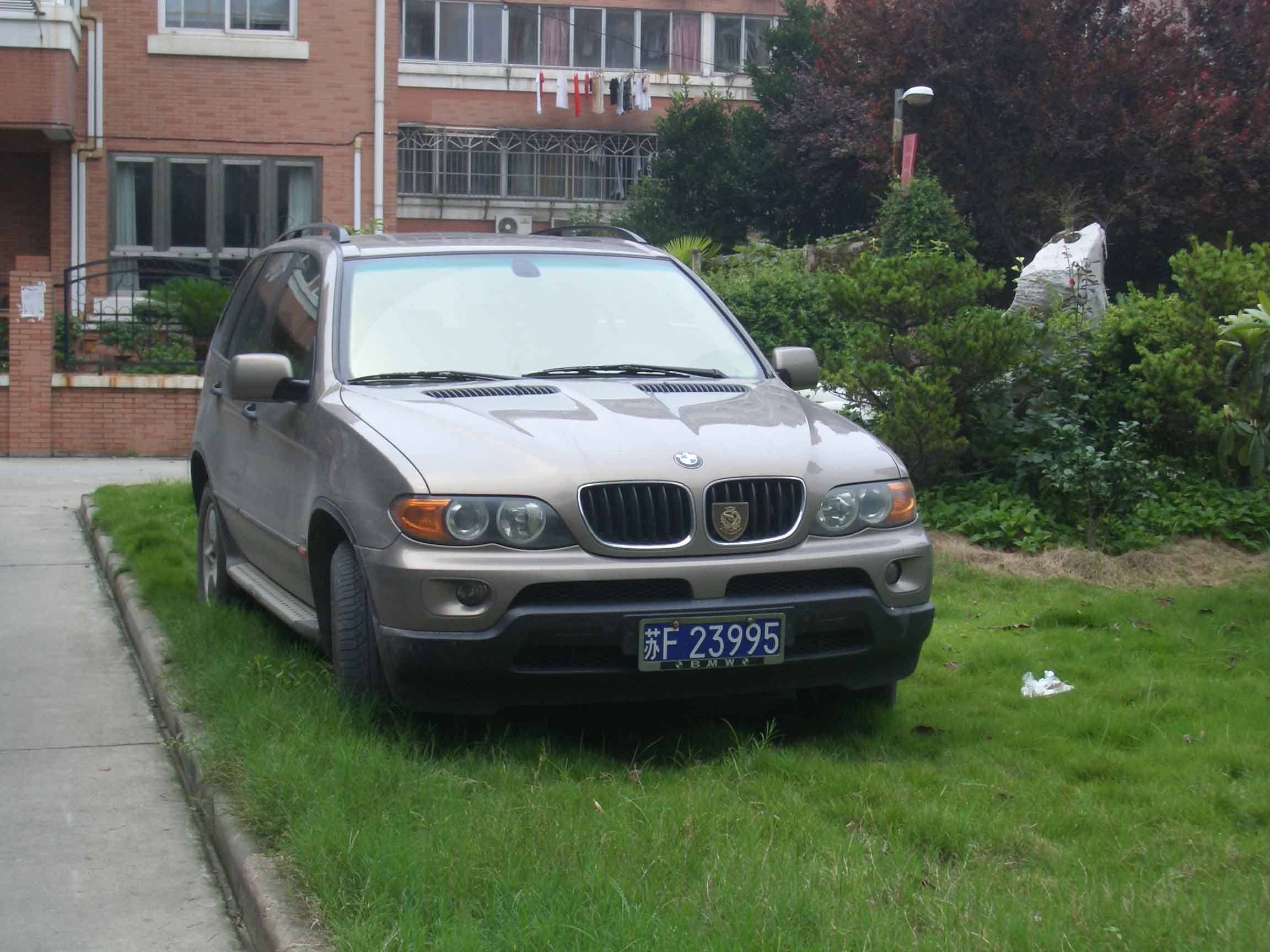 对这样的车主(停车)还真没有办法 欢迎出点子治理治理.