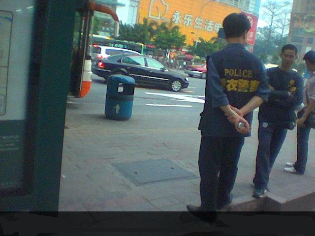 请说说，便衣警察为什么要这样！