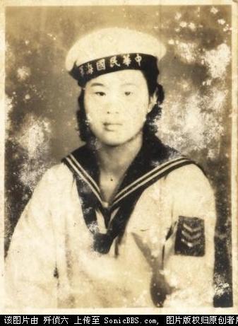 大家喜欢看老照片，我找了几张国军女兵的照片。