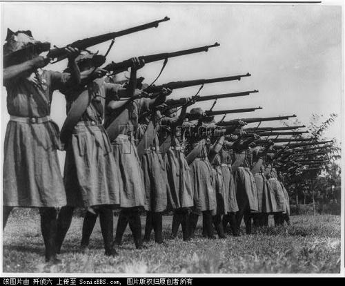 大家喜欢看老照片，我找了几张国军女兵的照片。