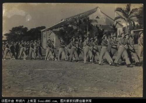 大家喜欢看老照片，我找了几张国军女兵的照片。