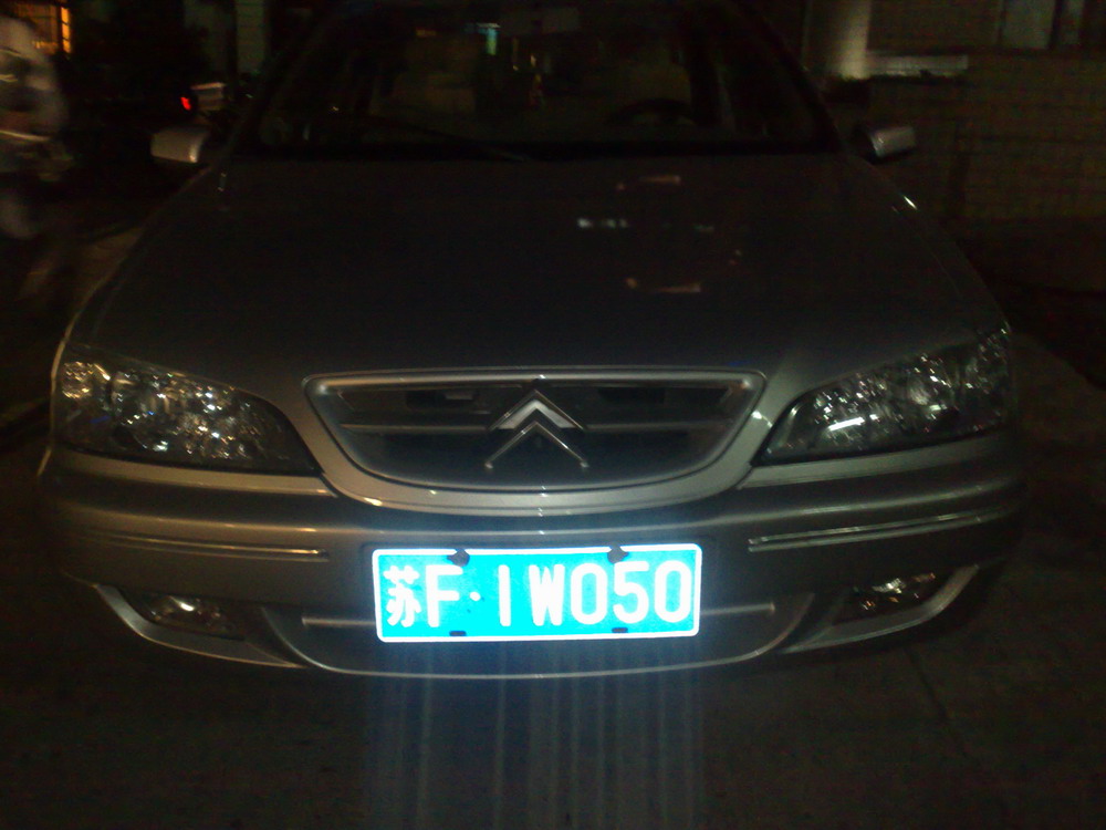 大家都来看看这辆没有公德心的私家车，鄙视他！