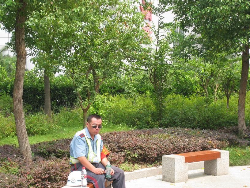 人民路华联路口的交警