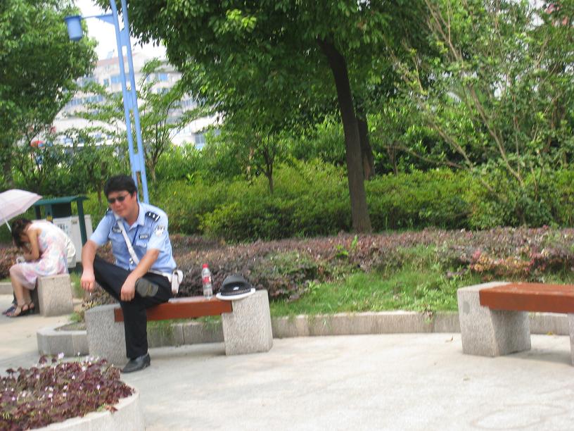 人民路华联路口的交警