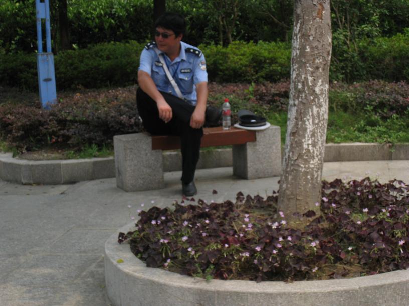 人民路华联路口的交警