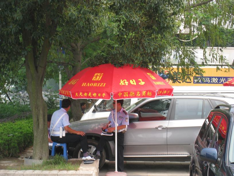 人民路华联路口的交警