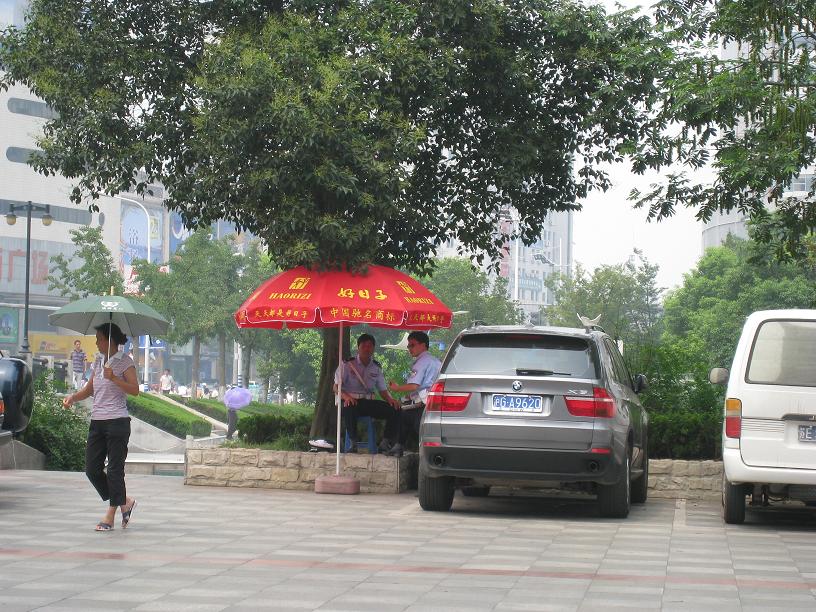 人民路华联路口的交警