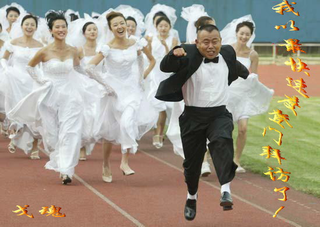 街上有一伙骑车人