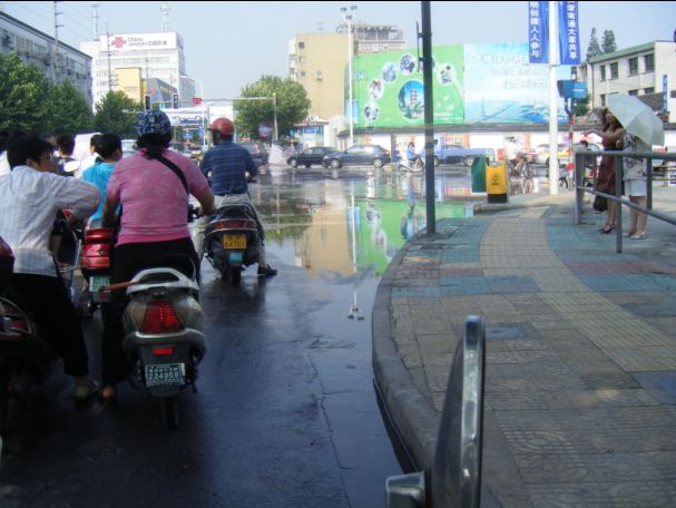[灌水]那个路口真是有点水，大家下班注意避行