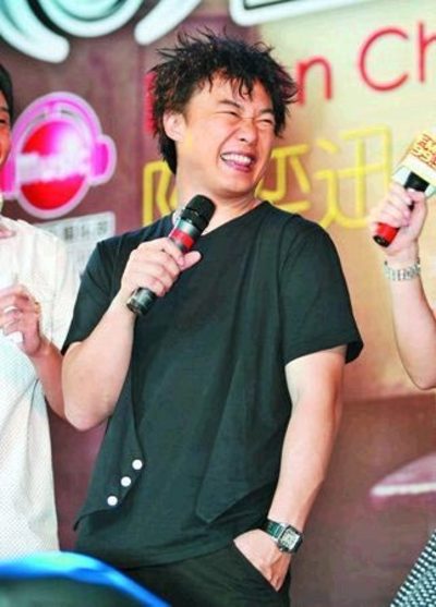 瞧他们笑的.........