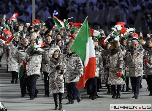 中国队出场的礼服怎么可以土成这样？