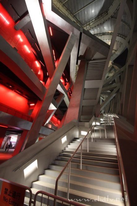 各位朋友来看一下夜幕下的鸟巢和水立方！！