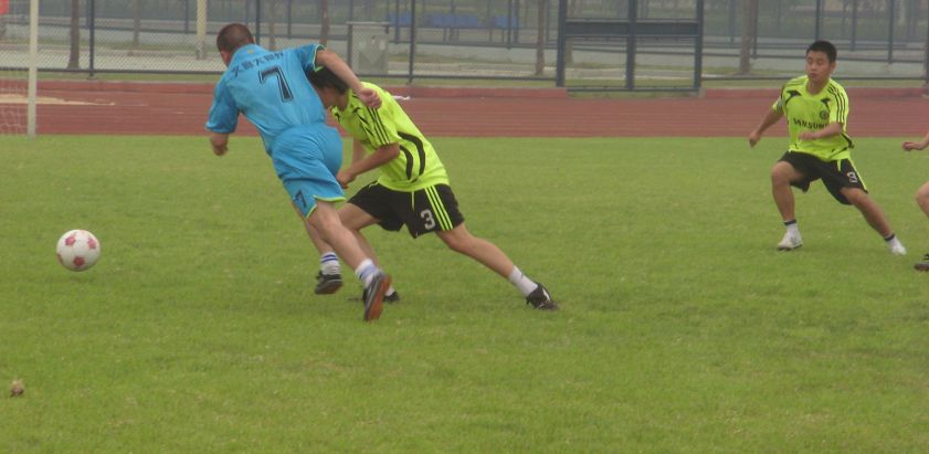 濠滨佳轩足球队暂列南通市奥克斯空调杯第一名