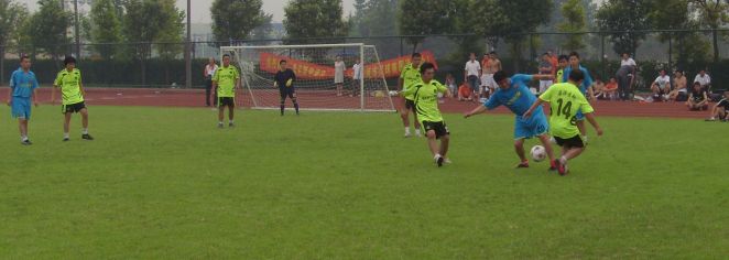 濠滨佳轩足球队暂列南通市奥克斯空调杯第一名