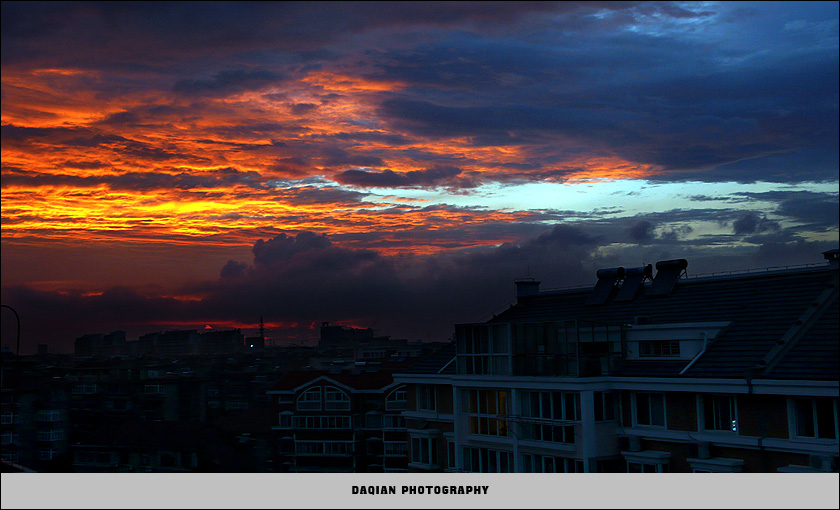 八月十日.窗外有霞光