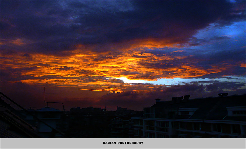 八月十日.窗外有霞光